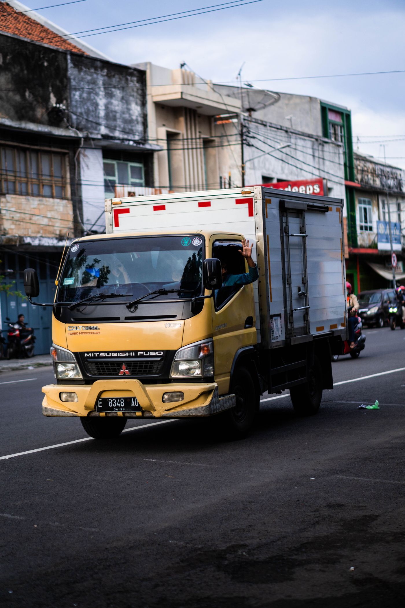 Trucking & Logistik Darat — Indonesia
